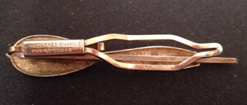 Lambournes-vintage-darts-tie-clip-hamilton-birmingham-gold-metal-dart-tie-pin-fashion-jewellery-bling