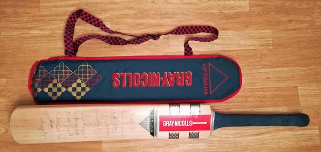 Longbow-Gray-Nicolls-signed-cricket-bat-memorabilia-robertsbridge-sussex-kent-surrey-essex-cowdrey-ben-stokes-autograph-bag