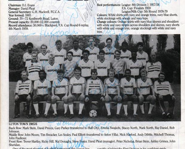 Luton-Town-FC-football-memorabilia-London-6-a-side-indoor-soccer-championships-programme-signed-Wembley-Arena-LBC-team-autographs