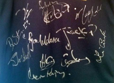 MARTIN-SAGGERS-memorabilia-Martin-Saggers-autograph-signed-Kent-cricket-memorabilia-playing-shirt-KCCC-memorabilia-Shepherd-Neame-Spitfire-Ale-Darren-Stevens