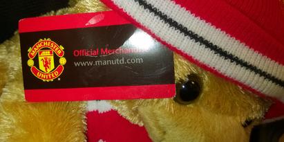 Manchester-United-memorabilia-official-teddy-bear-hat-scarf-tags-embroidered-logo-30-cms-Man-Utd-football-memorabilia