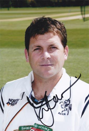 Matt-Walker-autograph-signed-kent-cricket-memorabilia-kcc-batsman-coach-walks-signature
