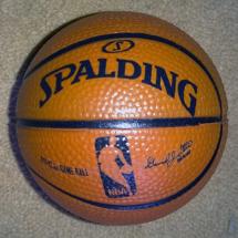 NBA-Basketball-memorabilia-ball-spalding-signed-collectables-NCAA-hoops