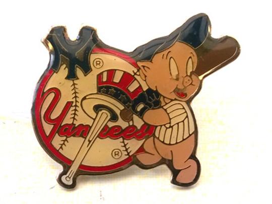 New-York-Yankees-baseball-memorabilia-porky-pig-batter-badge-NY-mlb-major-league-pinstripes