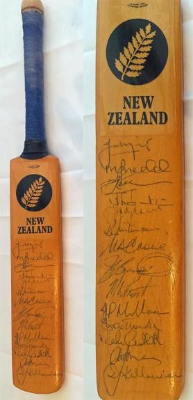 New-Zealand-cricket-memorabilia-signed-1990-mini-bat--richard-hadleee-autograph-martin-crowe-rutherford-greatbatch-morrison-bracewell-john-wright-nz-kiwi