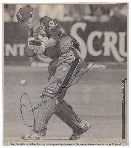 Owais-Shah-autograph-signed-england-cricket-memorabilia-odi-debut-2001-surrey-ccc-batsman