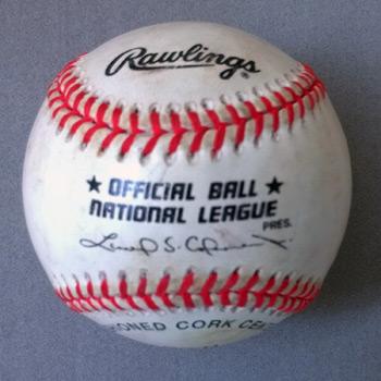 PETE-ROSE-memorabilia-Cincinnati-Reds-memorabilia-MLB-memorabilia-Phillies-Charlie-Hustle-signed-baseball
