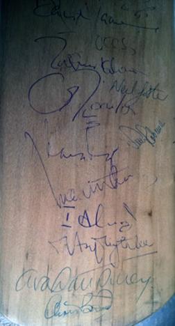 Pakistan-cricket-memorabilia-signed-bat-1987-tour-England-Imran-Khan-autograph-Abdul-Qadir-Javed-Miandad-Ian-Botham-Mike-Gatting-David-Gower-Raja-Malik-Akhtar