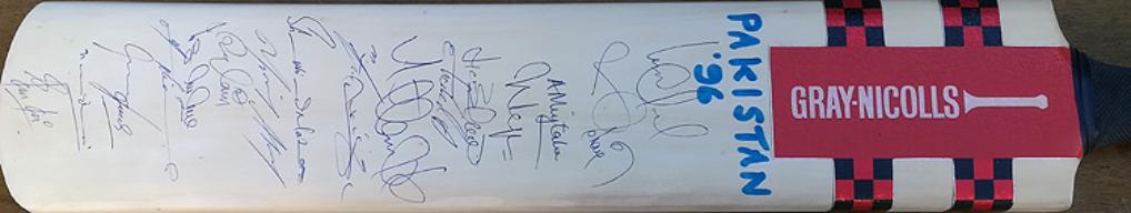 Pakistan-cricket-memorabilia-squad-signed-1996-world-cup-cricket-bat-wasim-akram-waqar-younis-mushtaq-ahmed-sohail-Saeed-Anwar-Inzamam-ul-Haq-Saleem-Malik