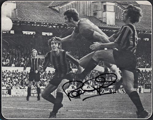 Peter-Osgood-autograph-signed-Chelsea-football-memorabilia-cfc-stamford-bridge-ossie-striker-centre-forward-southampton-england-soccer-1970s
