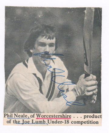 Phil-Neale-autograph-signed-worcs-ccc-cricket-memorabilia-worcestershire-all-rounder-captain-joe-lumb-signature