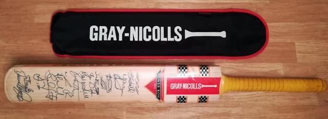 Powerbow-Gray-Nicolls-signed-cricket-bat-memorabilia-robertsbridge-sussex-kent-surrey-essex-joe-denly-sarah-taylor-autograph-bag