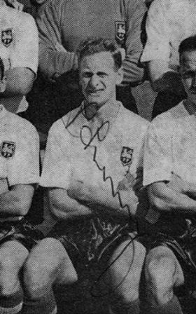 Preston-North-End-fc-football-memorabilia-team-photo-1957-1958-autograph-signed-Sir-Tom-Finney-signature
