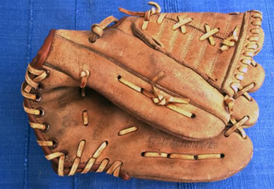 Rico-Petrocelli-autograph-signed-Boston-Red-Sox-memorabilia-spalding-baseball-glove-mitt-signature-americo-peter-bosox