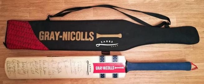 Sabre-4-star-Gray-Nicolls-signed-cricket-bat-memorabilia-robertsbridge-sussex-kent-surrey-essex-autographs-carry-bag