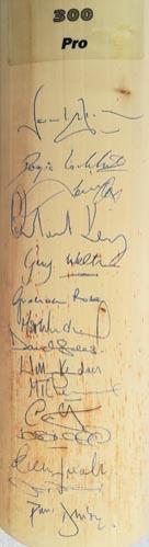 Sabre-Gray-Nicolls-signed-cricket-bat-memorabilia-robertsbridge-rob-key-autograph-nasser-hussain-pro-300-double-scoop