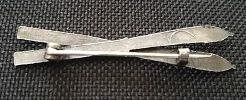 Skiing-memorabilia-ski-collectables-brooch-silver-metal-bling-vintage-jewellery