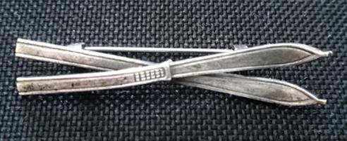 Skiing-memorabilia-ski-collectables-brooch-silver-metal-bling-vintage-jewellery