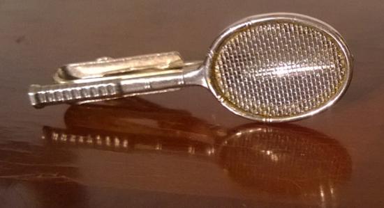 Stratton-gold-tennis-racket-tie-pin-clip-racquet-memorabilia-jewellery