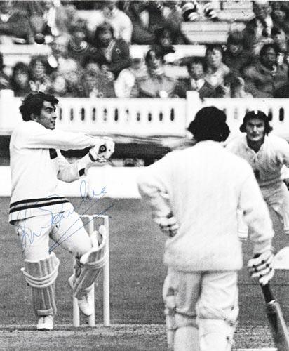 Sunil-Gavaskar-autograph-signed-india-cricket-memorabilia-sunny-test-match-opening-batrsman-signature