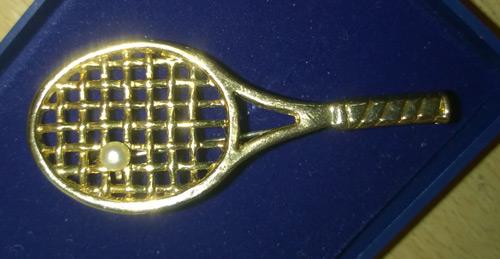 Tennis-memorabilia-racket-brooch-pewter-sjc-made-in-england-racquet-bling-jewellery-fashion-pin-badge-lawn-wimbledon-metal
