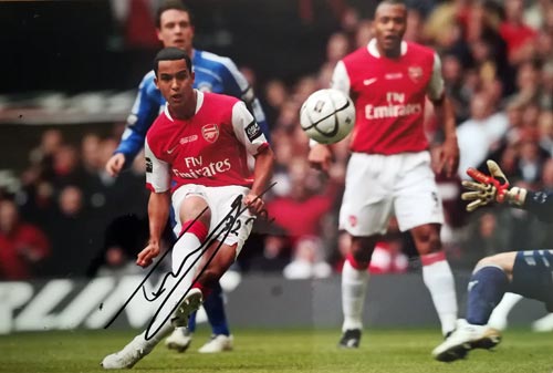 Theo-Walcott-autograph-signed-arsenal-football-memorabilia-winger-gunners-afc-england-signature
