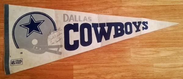 Tom-Landry-signed-dallas-cowboys-memorabilia-nfl-head-coach-pennant-flag-americas-team-legend-american-football