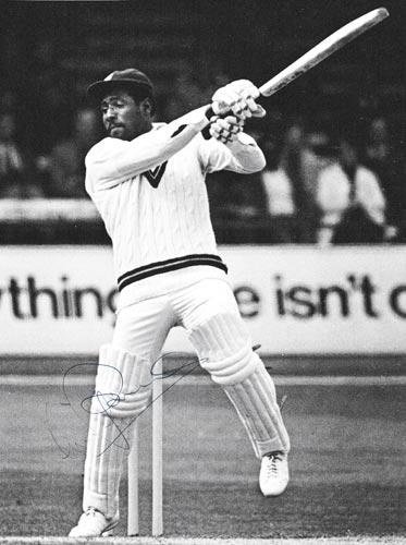 Viv-Richards-autograph-signed-west-indies-cricket-memorabilia-master-blaster-somerset-iva-antigua-trent-bridge