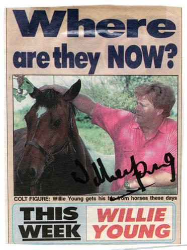 Willie-Young-autograph-signed-Arsenal-FC-football-memorabilia-Gunners-signature-Scotland