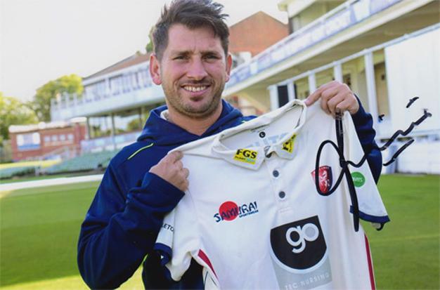 Yasir Shah autograph signed kent cricket memorabilia pcb pakistan test match leg spinner spitfires kccc signature 2017 spitfire ground canterbury shirt