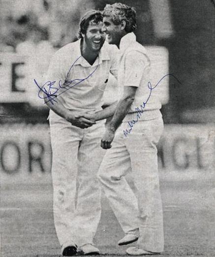ian-botham-autograph-signed-england-cricket-memorabilia-1981-ashes-test-match-mike-brearley-signature-captain