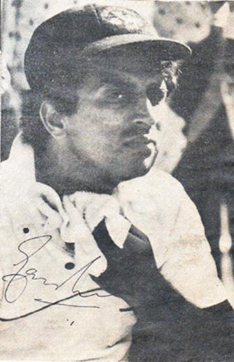 sunil-gavaskar-autograph-signed-India-cricket-memorabilia-indian-captain-opening-batsman-signature-sunny