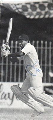 sunil-gavaskar-autograph-signed-India-cricket-memorabilia-indian-captain-opening-batsman-sunny-signature